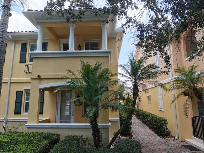 Foto del edificio - 8561 Insular Ln