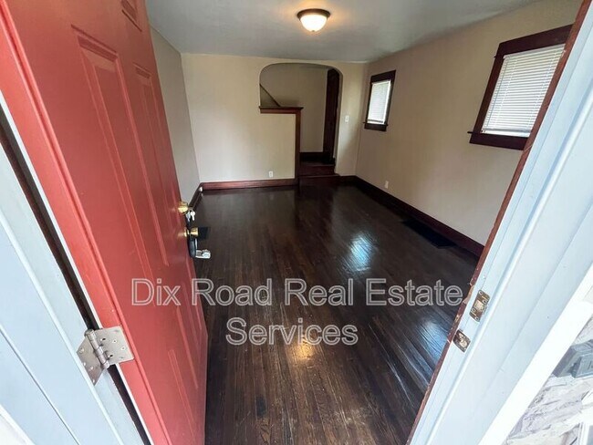 Building Photo - 2556 Freeman Ave