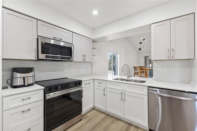 Foto del edificio - 5606 Blue Shadows Ct