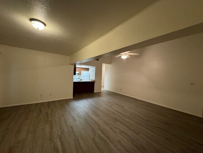 Foto del edificio - 362 Riverfront Dr
