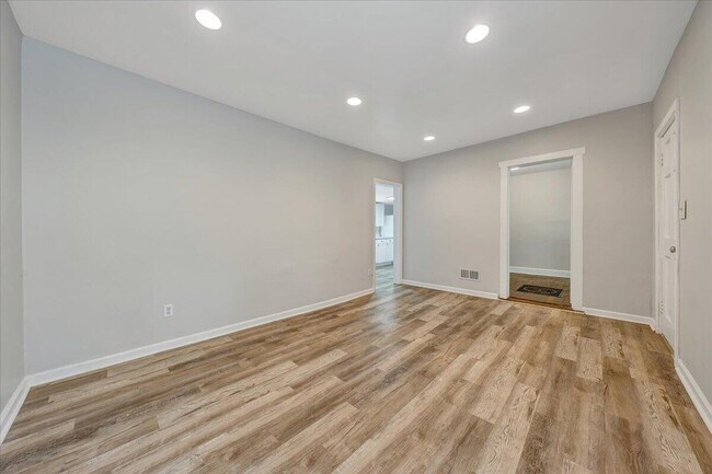 Building Photo - 1523 Buena Vista Blvd SE