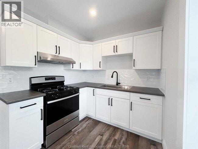 Building Photo - 247 Selkirk St