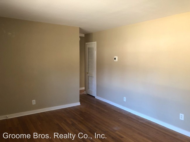 Building Photo - 3 br, 1.5 bath House - 2719 Fruehauf Road
