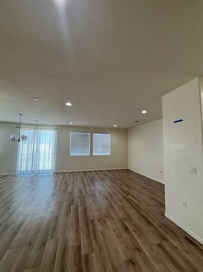 Foto del edificio - Upscale Living: Stunning 5-Bedroom, 3-Bath...