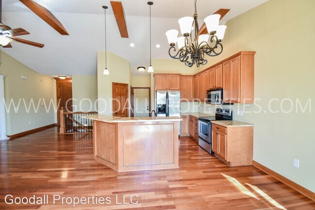 Building Photo - 4 br, 2.5 bath House - 40 NE Gracewood Dr