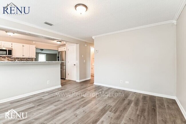 Foto del edificio - Now Available!