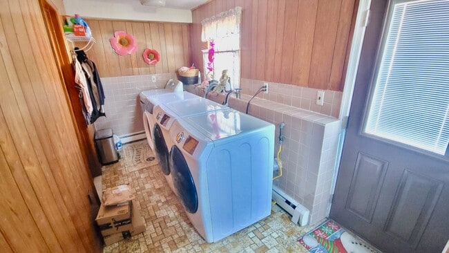 Laundry Hookups - 24 Gall Ave