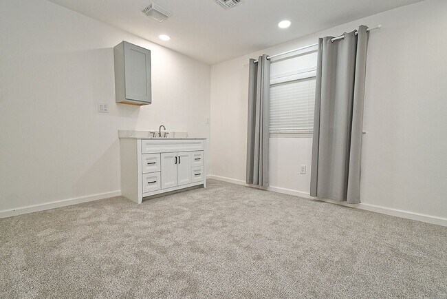Building Photo - $2,650 - BRAND NEW THREE BEDROOM ADU IN TH...