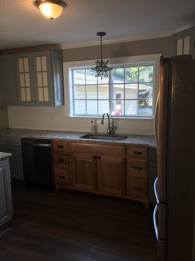 Building Photo - 331 Green Meadows Dr