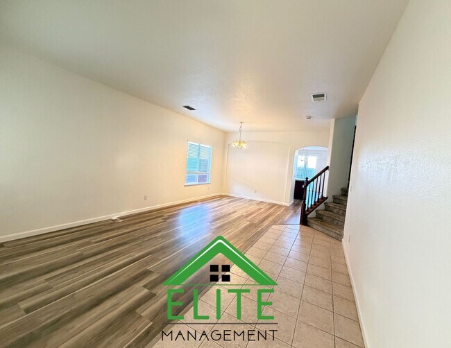 Foto del edificio - Beautiful and Spacious 4-Bedroom Home in P...