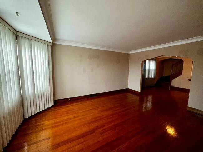 Building Photo - 4135 W 56th St