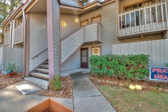 Building Photo - 3900 Aspen Dr