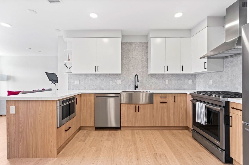 Foto principal - 457 W Broadway