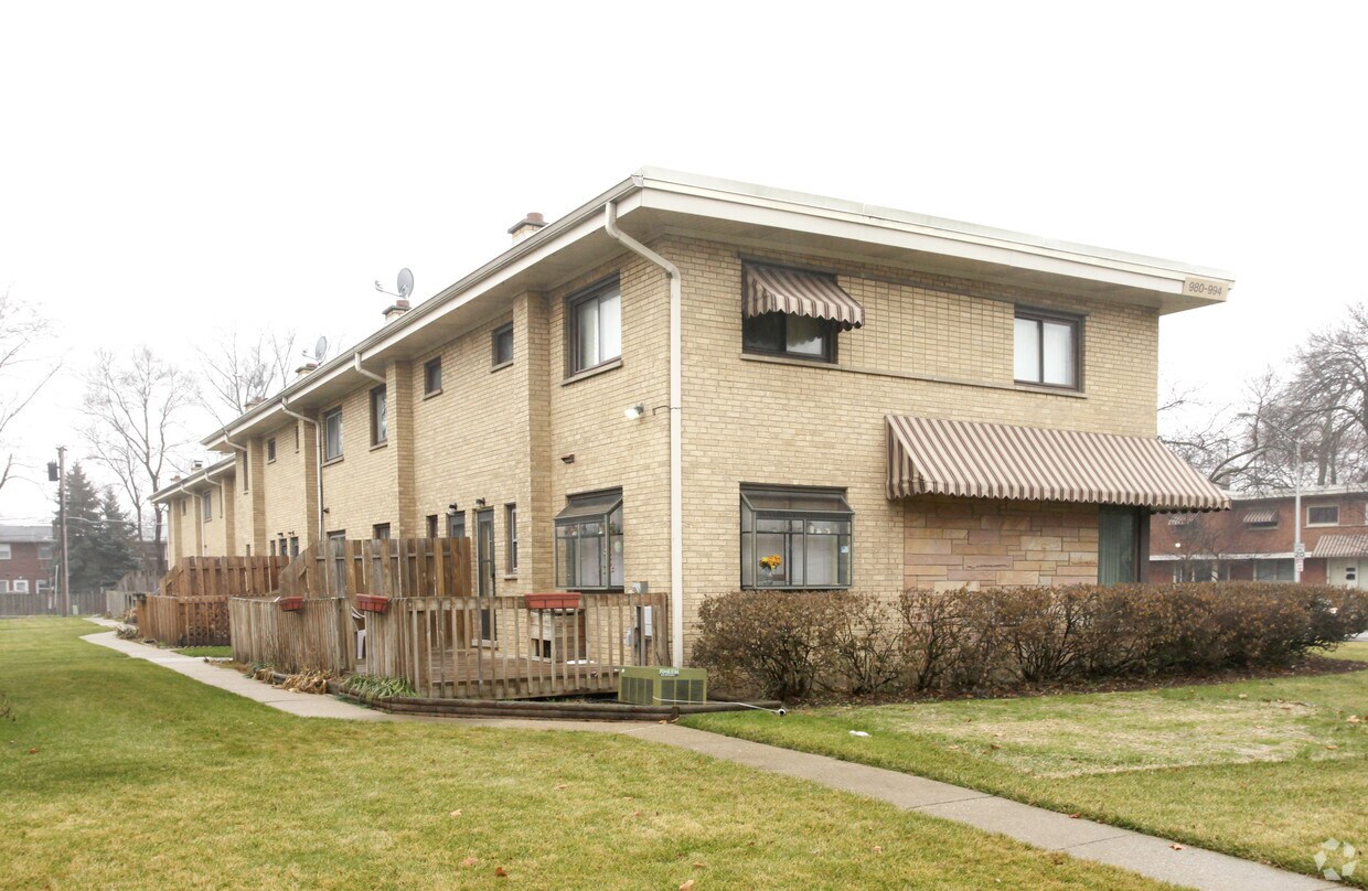 Foto del edificio - 980-994 N Wheeling Rd