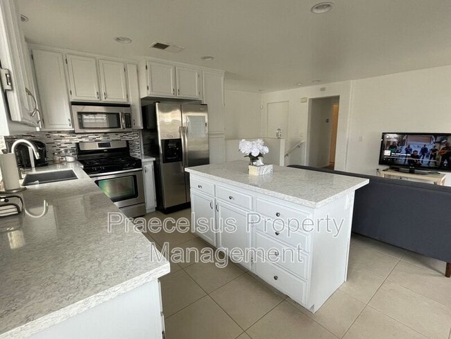 Building Photo - 1459 Claude Ln