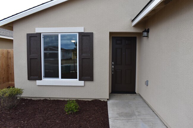 Building Photo - 407 Yandris Ct