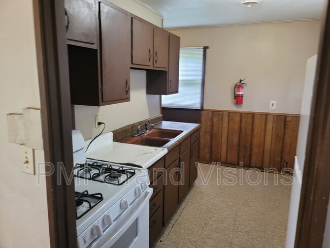 Building Photo - 1023 S Silas St