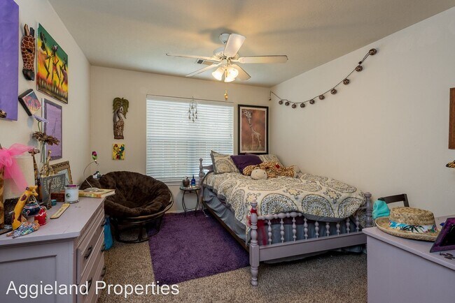 Building Photo - 4 br, 3 bath House - 912 Monte Carlo