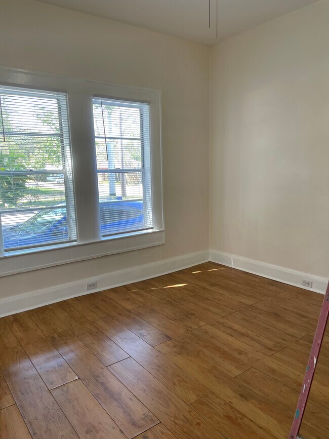 Habitación central - 218 W Indiana Ave
