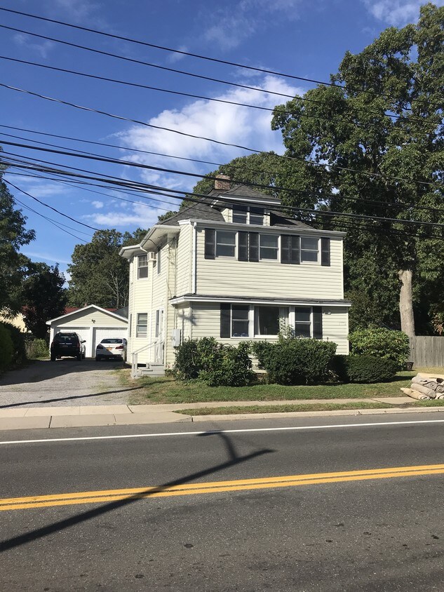 Foto principal - 300 County Line Rd