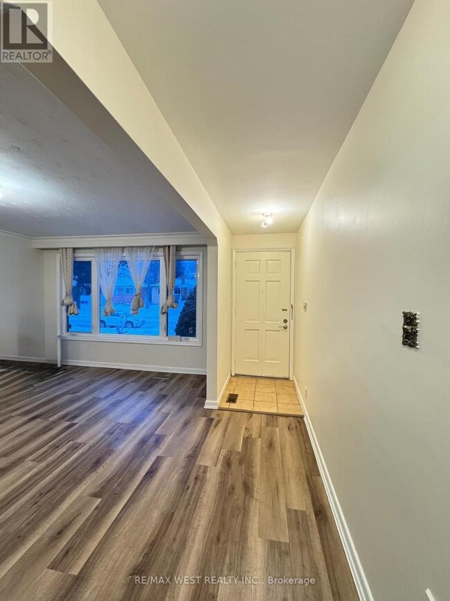 Building Photo - 410 Becker Rd