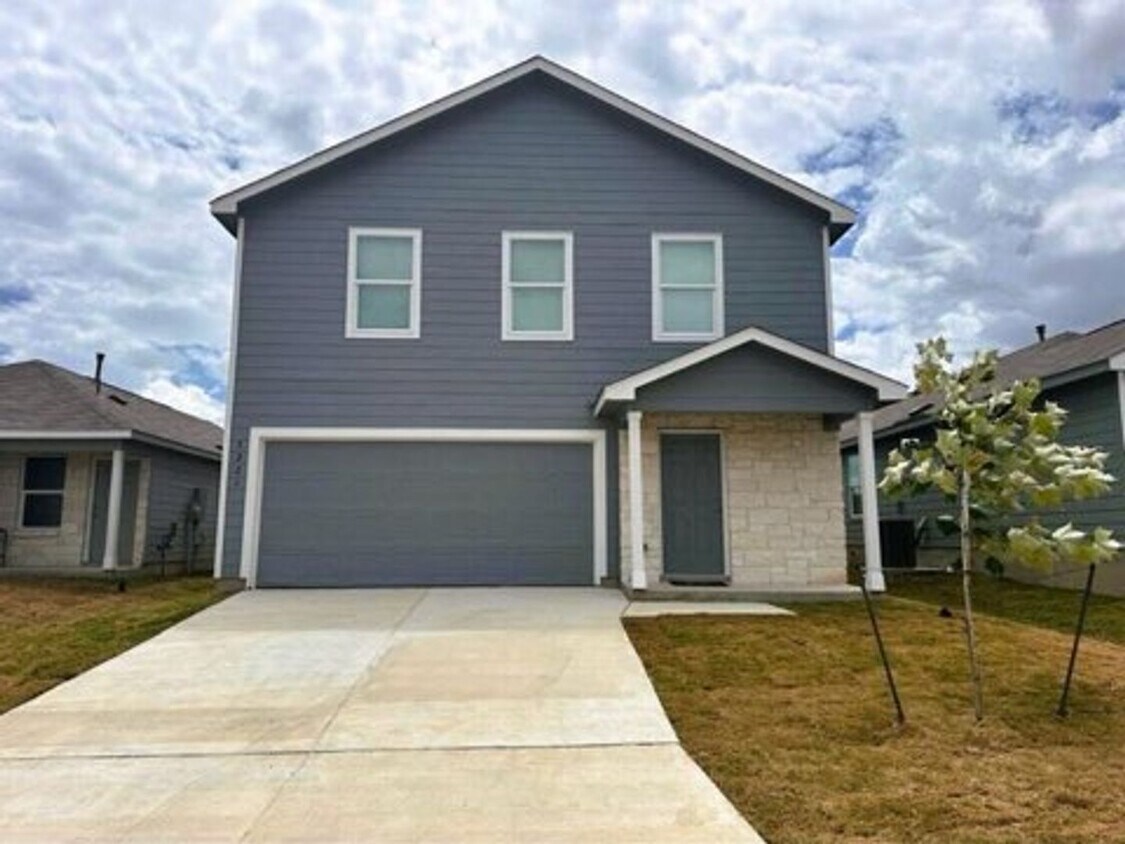 Primary Photo - 4 Bedroom 2.5 bath home ready for move-in