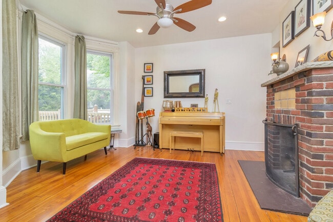 Building Photo - 48 Stelfox St