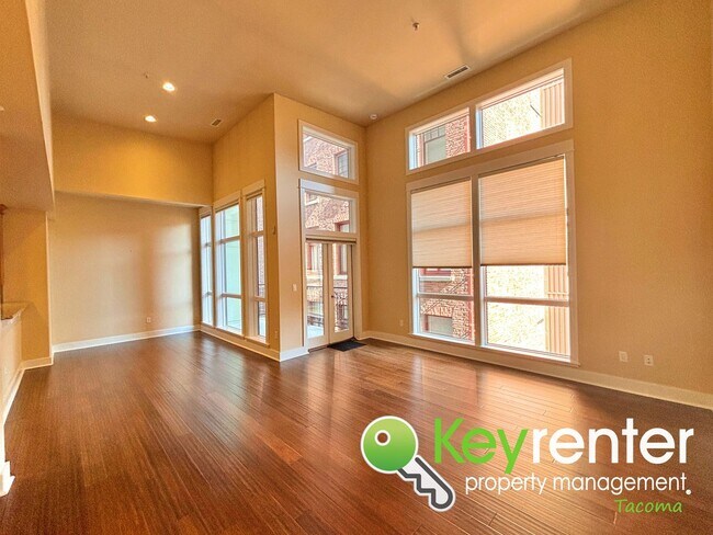 Building Photo - Luxury 2-Bed Condo in Tacoma, No Neighbors...