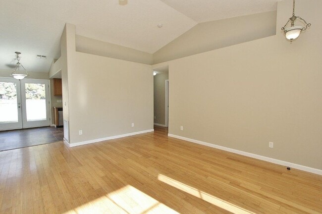 Building Photo - Clean Single-Level Home in Quiet Neighborhood