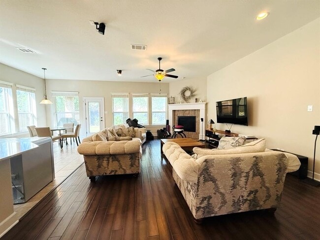 Building Photo - 325 Navigator Dr