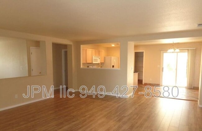 Foto del edificio - 5065 Pradera St