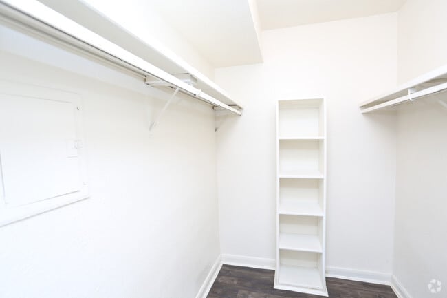 2 Br, Master Closet - The Aubrey