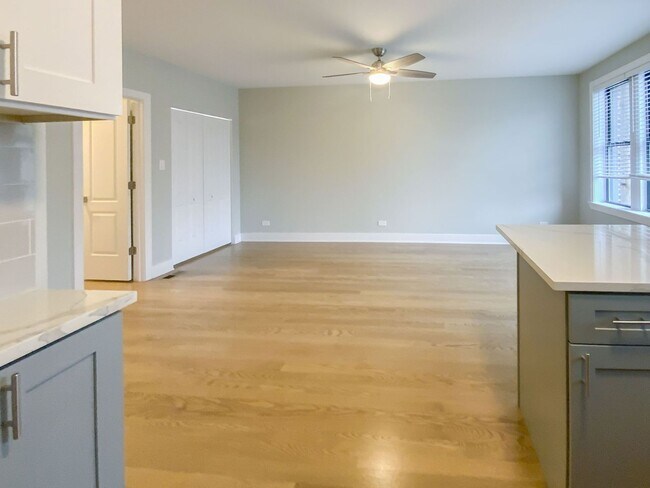 Foto del edificio - 3620 N Marshfield Ave