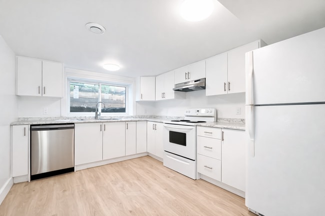 Building Photo - 428 Thorold Rd