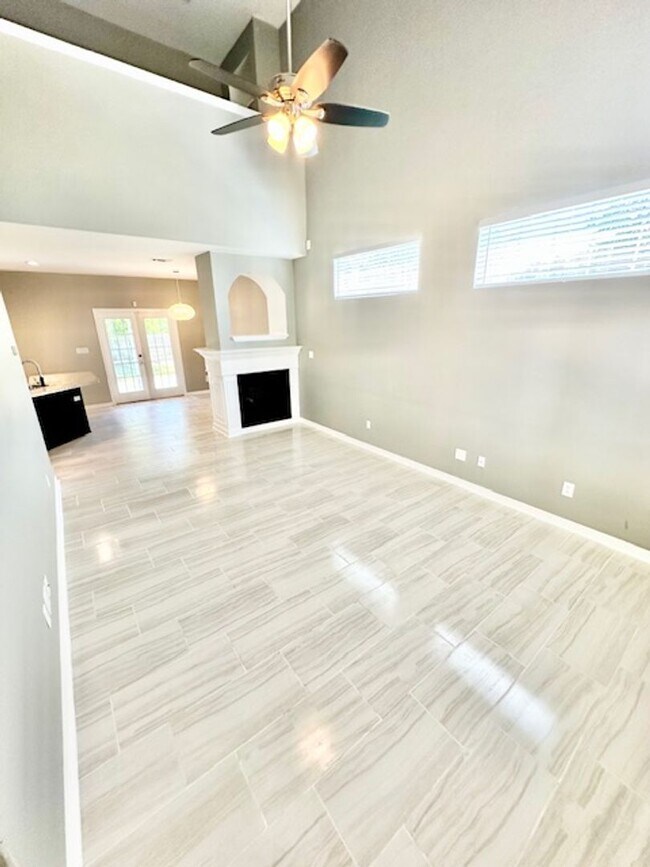 Building Photo - Gorgeous 3 Bedroom Home For Rent!