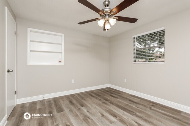 Building Photo - 906 Alaska Dr