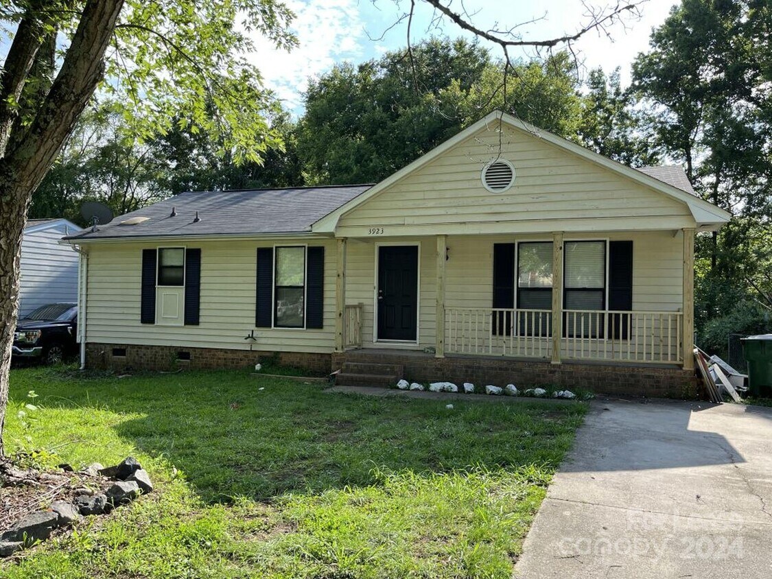 Primary Photo - 3923 Courtland Dr