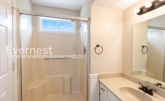 Foto del edificio - 3392 Shadowlawn Dr