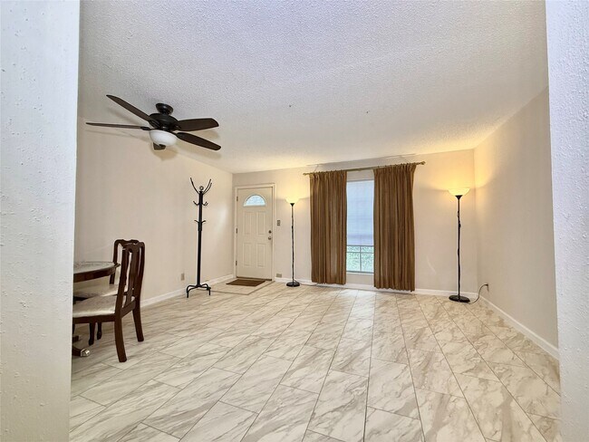 Foto del edificio - 11002 Hammerly Blvd