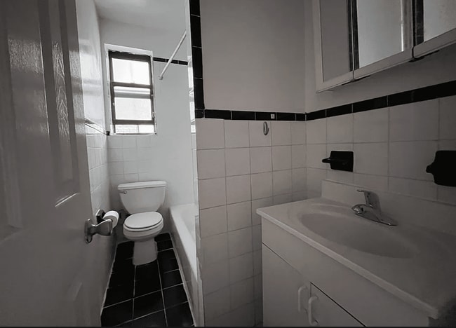 Building Photo - 305 Ocean Ave