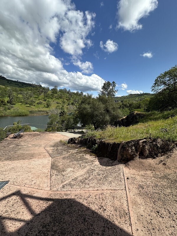 Foto del edificio - Home For Rent 13800 Tulloch Rd in Jamestown