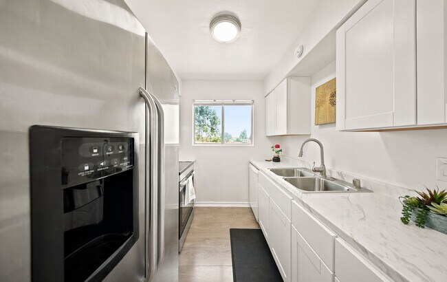 Building Photo - 1005 Mohr Ln