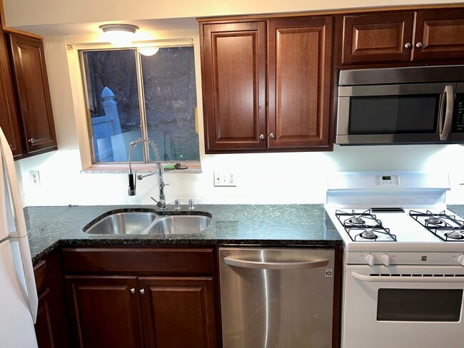 Building Photo - 4304 Royalview Dr