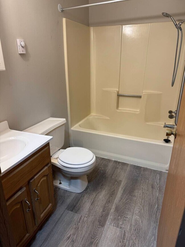 Building Photo - 408 3rd Ave SW