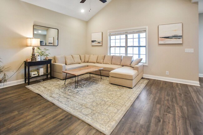 Building Photo - Pet Friendly Three Bedroom!