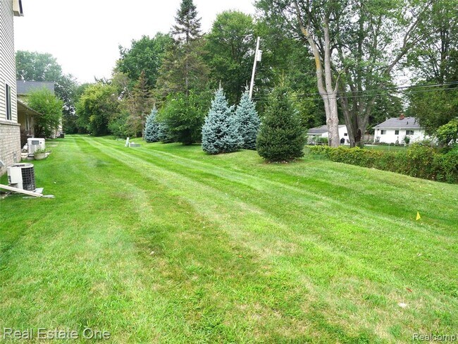 Foto del edificio - 5499 Seabreeze Ln