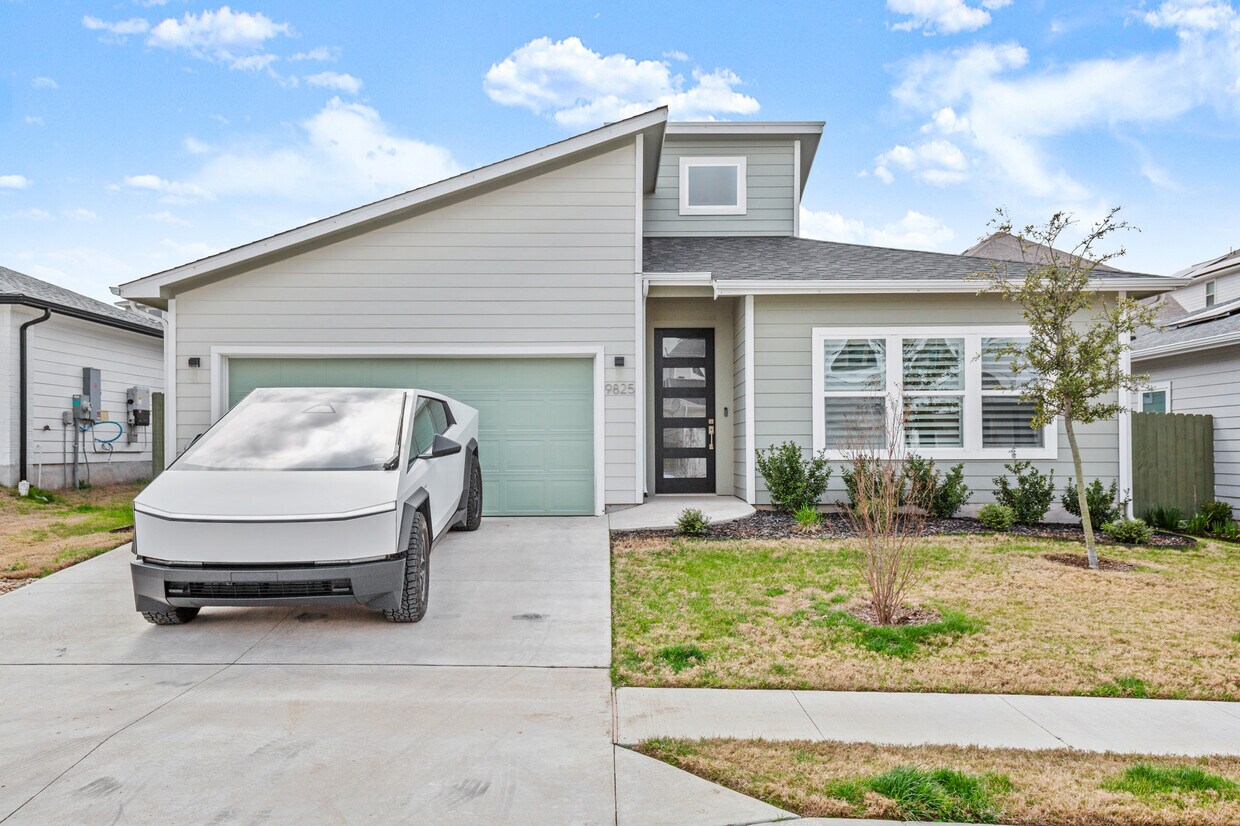 Foto principal - 9825 Evening Canopy Dr