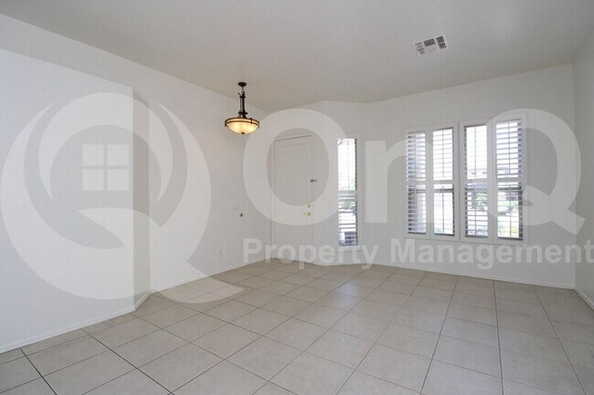 Building Photo - 3305 E Jacinto Ave