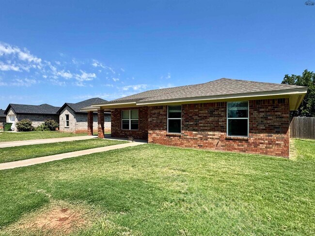 Building Photo - 3208 Northwest Dr
