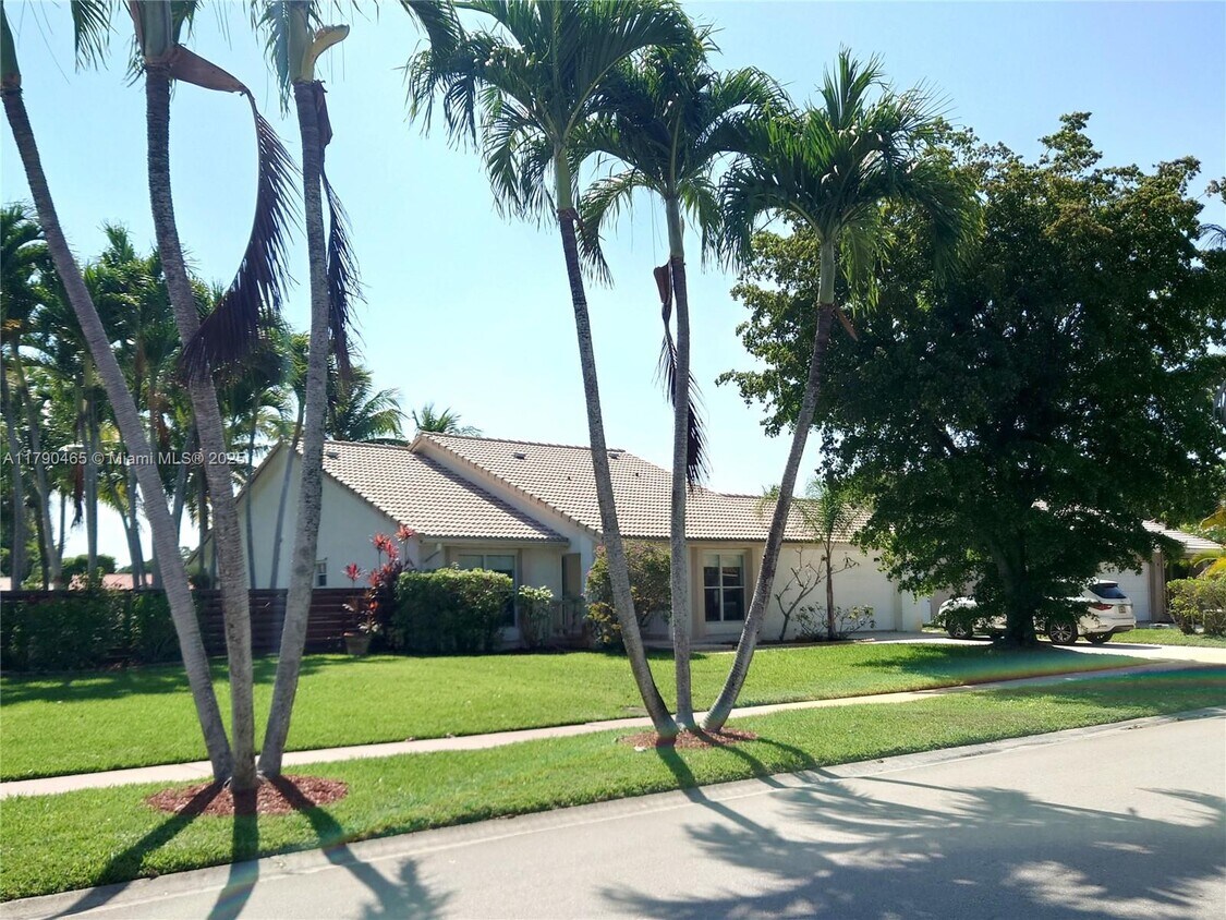 Foto principal - 21367 Chinaberry Dr